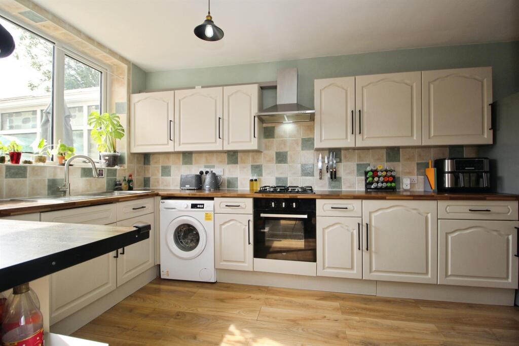 House in Leeds, West Yorkshire - View 3
