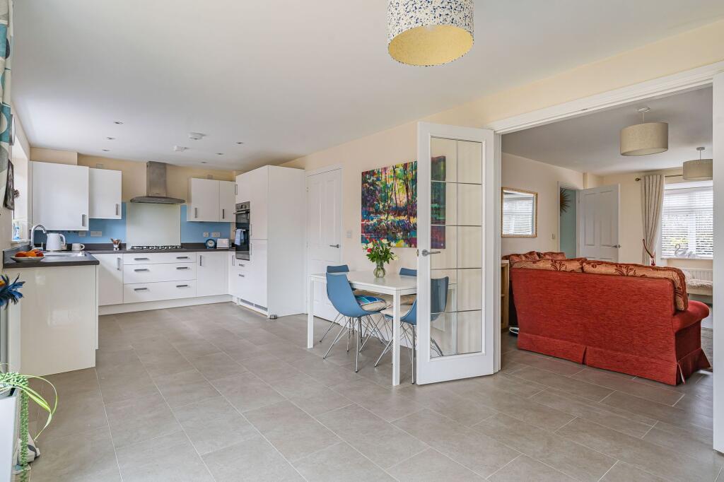 Augustus Close, Tadpole Garden Village, SN25 photo 4