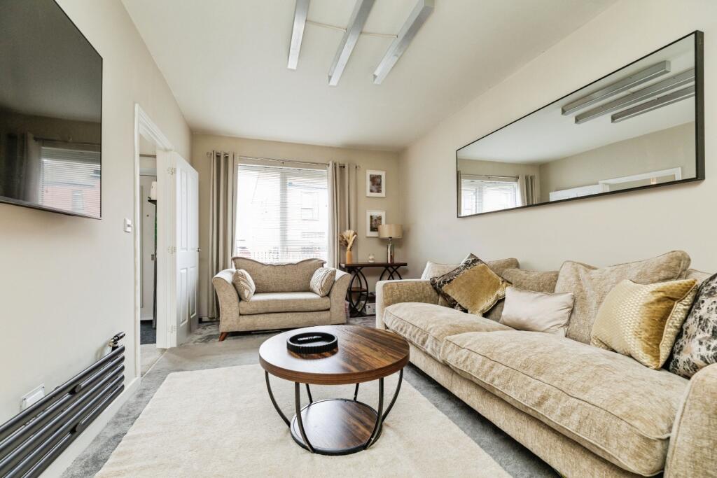 House in Sheffield, South Yorkshire - More