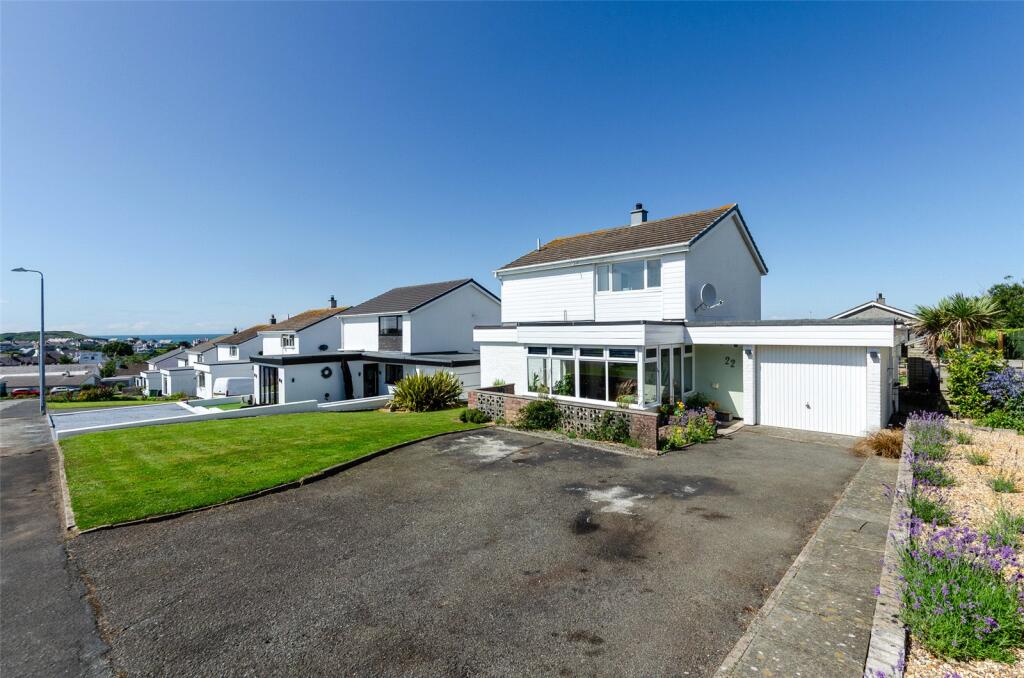 3-bed detached on Gwelfor Estate, Cemaes Bay, Isle of Anglesey, LL67, £375,000