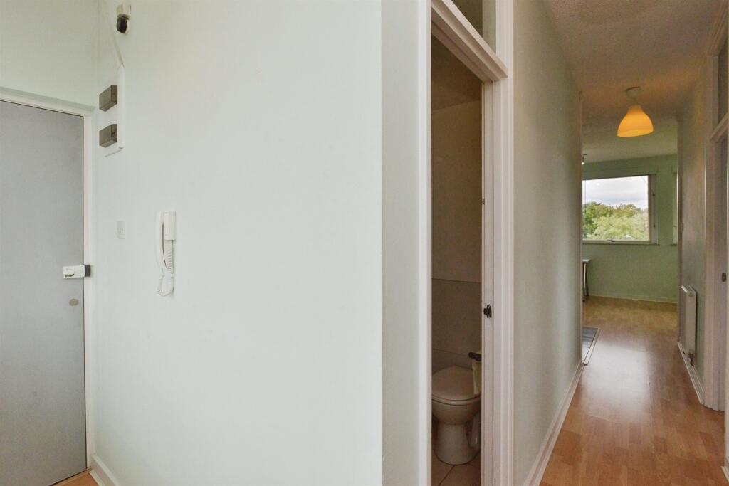 Apartment in Milton Keynes, Shenley Wood, Shenley Church End - View 4