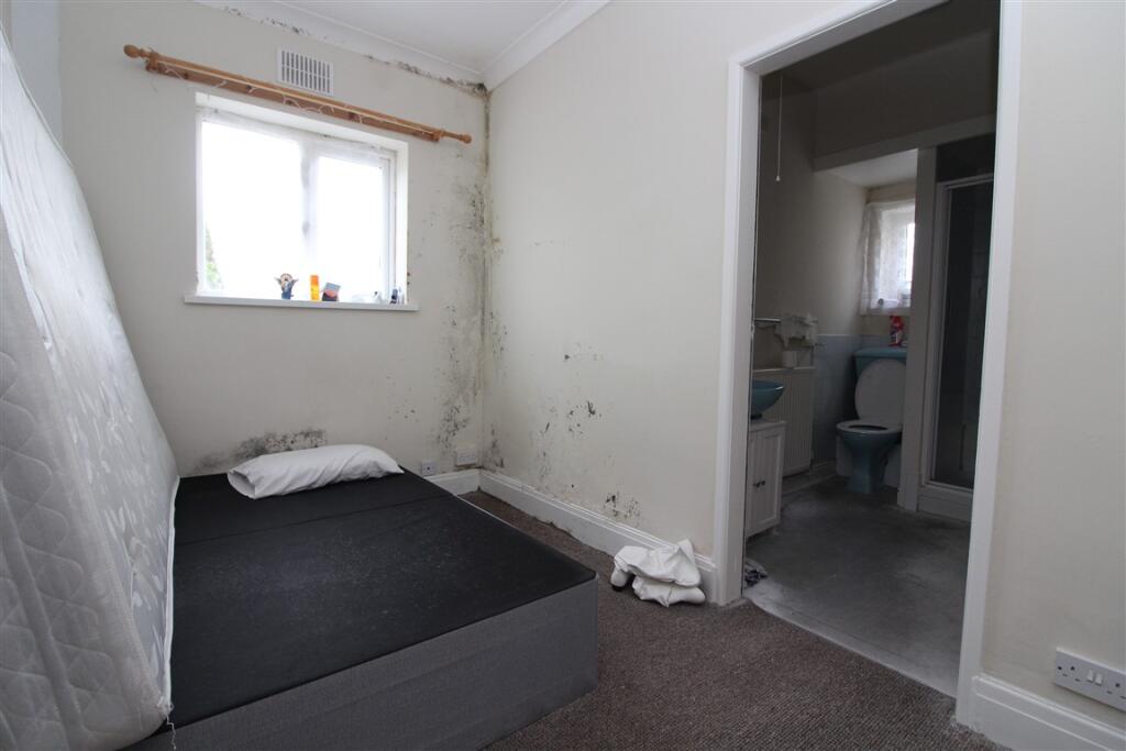 Flat 2, 32 Bispham Road, Thornton-Cleveleys, Lancashire FY5 1DG photo 4