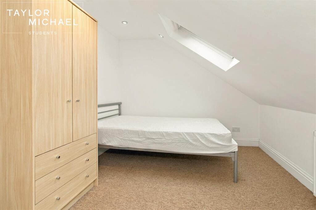 6 bedroom terraced house for rent