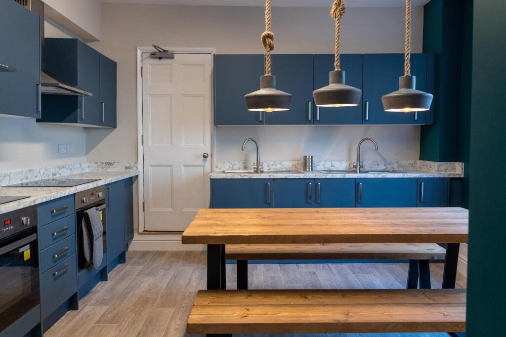 House in Gloucester - View 5