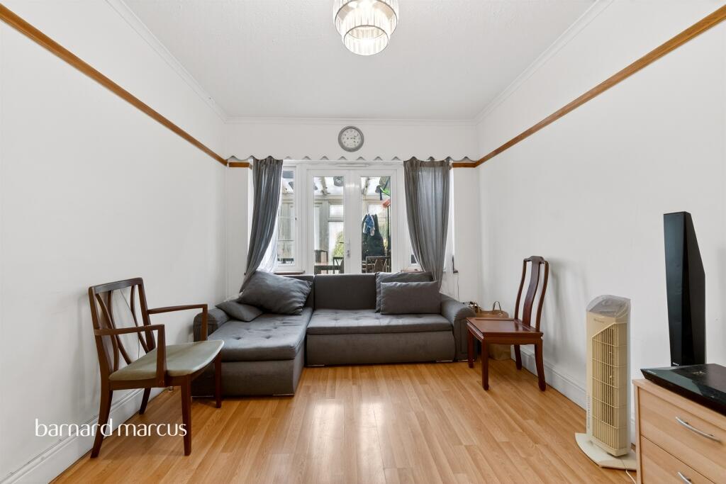 House in London, Mitcham - View 4