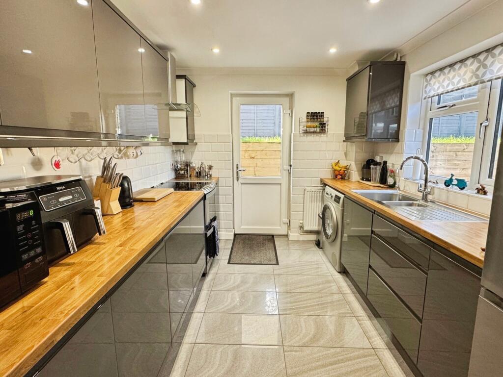 Willowside, Woodley, Reading - View 3
