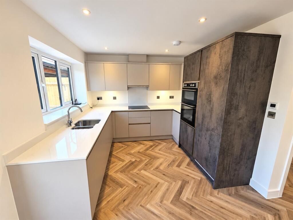 House in Thurleigh, Cross End - View 5