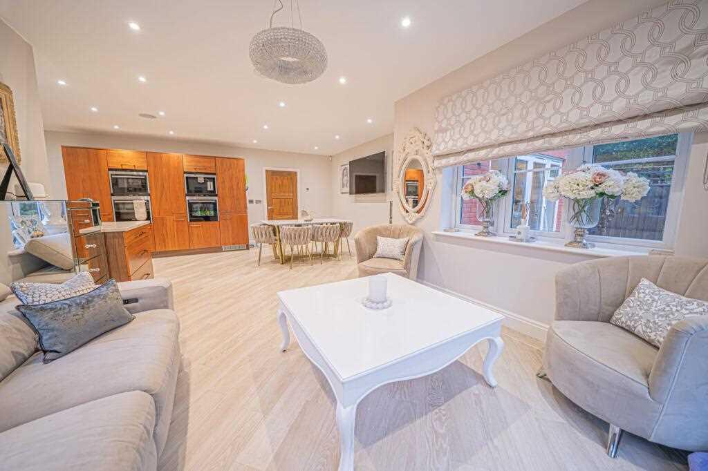 House in Solihull, West Midlands - View 4