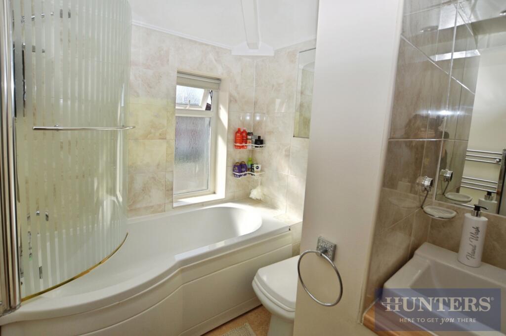 House in Oadby and Wigston, Leicestershire - More