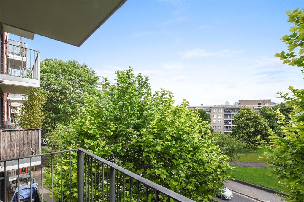 Apartment in London, Hughesfield Estate, New Cross - View 5