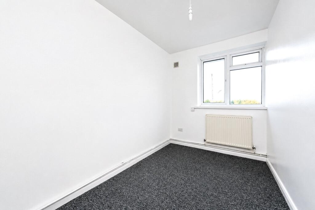 Apartment in Rainham - View 5