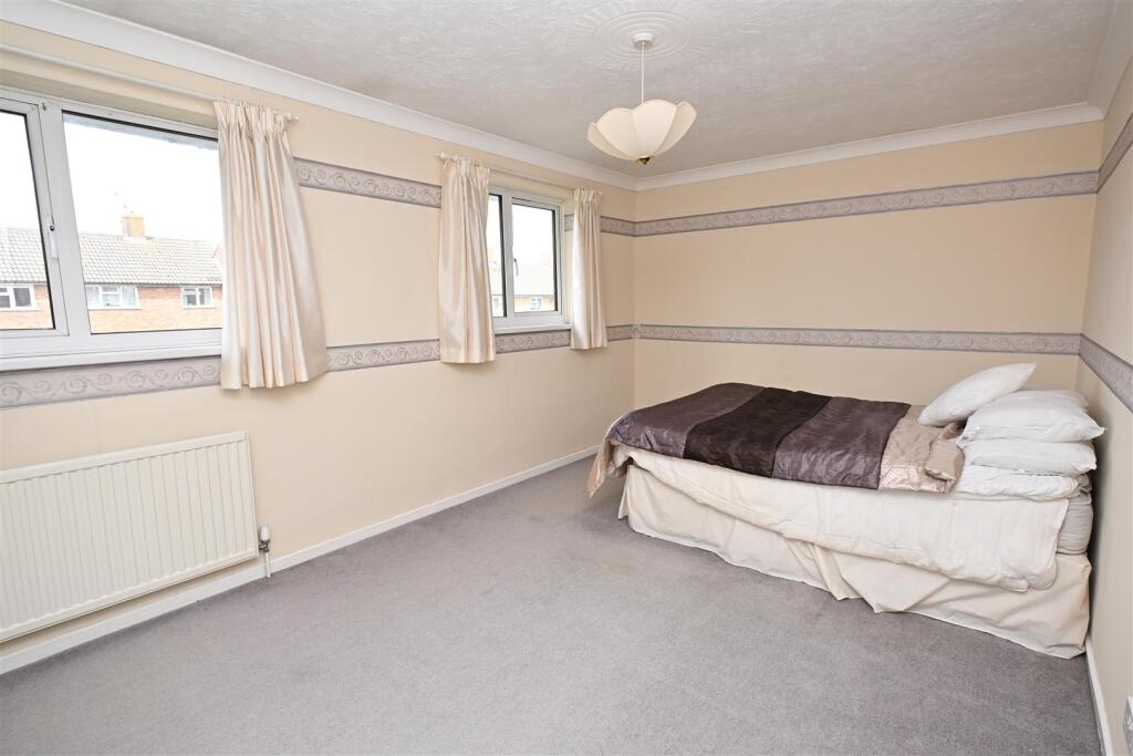 House in Basingstoke and Deane, Basingstoke - More
