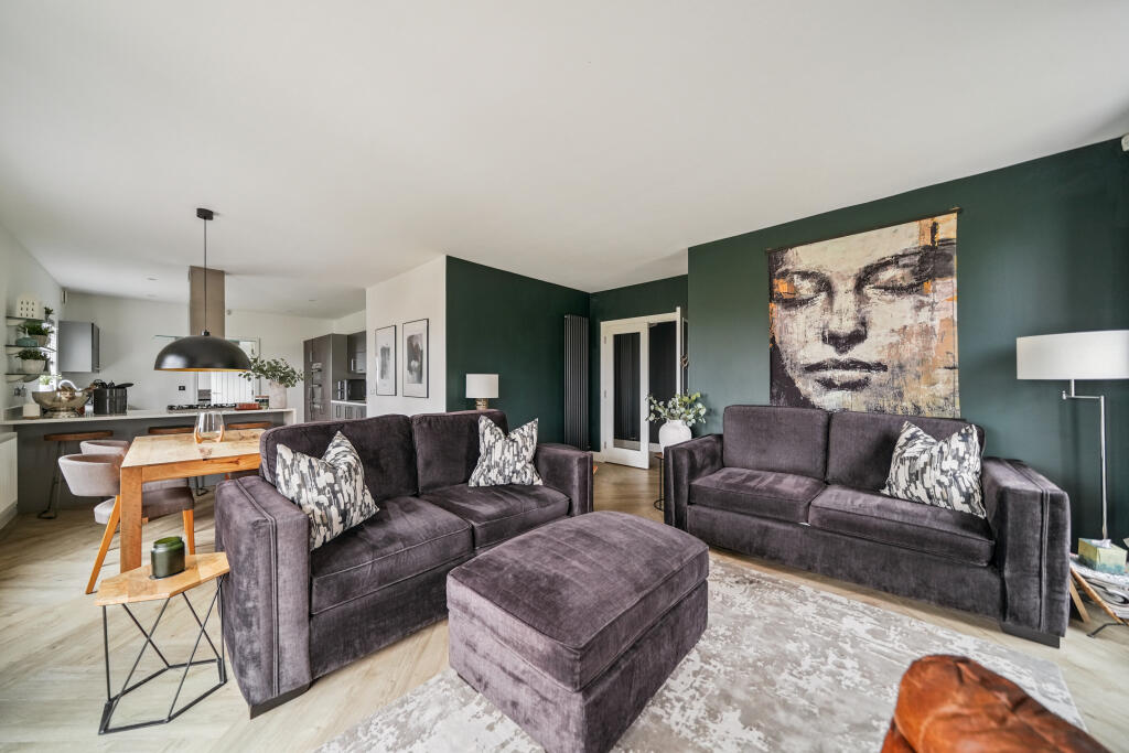House in Glasgow, South Lanarkshire - More