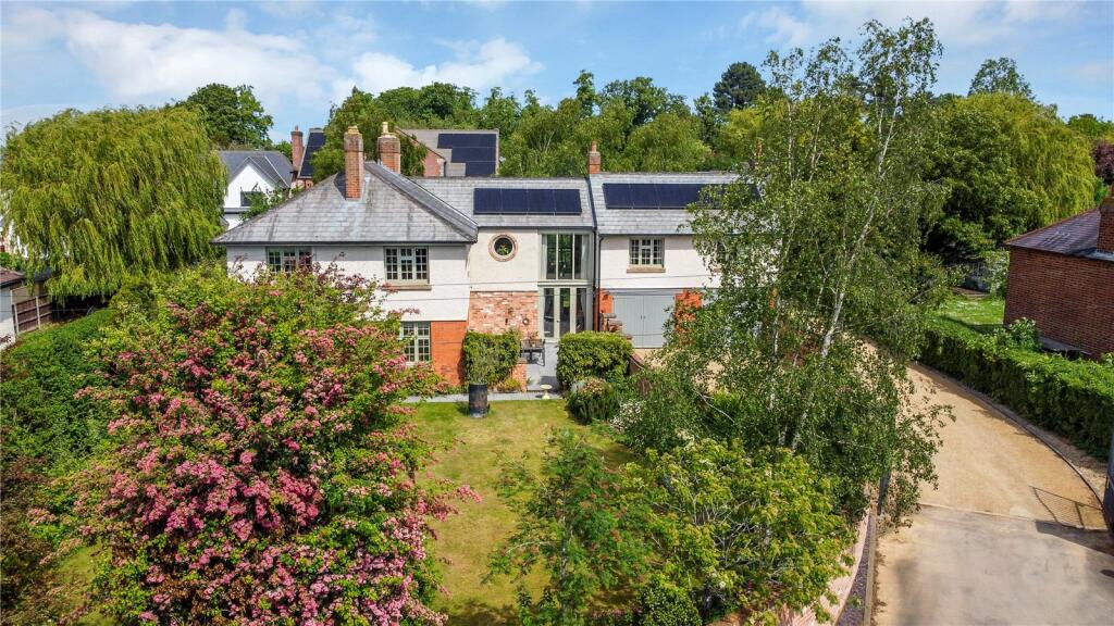 5-bed detached on Hamilton Place, Melton Mowbray, Leicestershire, £795,000
