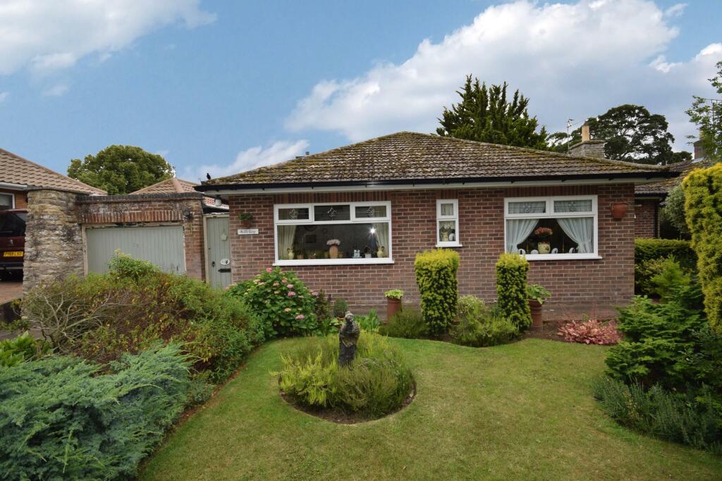 3-bed detached on Hill Top, Hall Lane, Burgh Le Marsh, PE24, £250,000