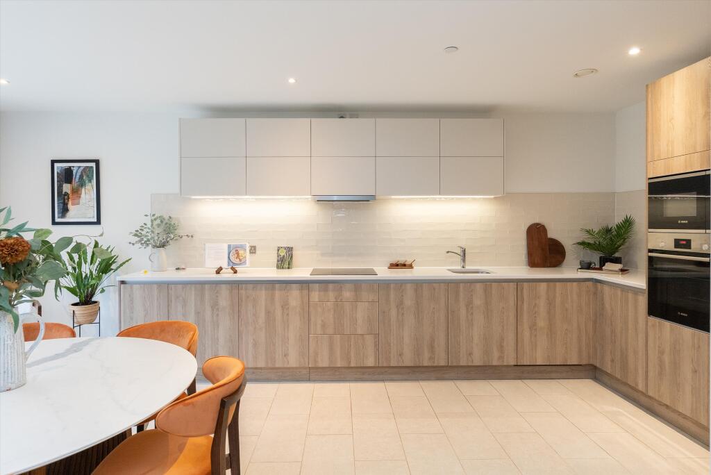 Helena Close, Wandsworth, London, SW19. photo 3