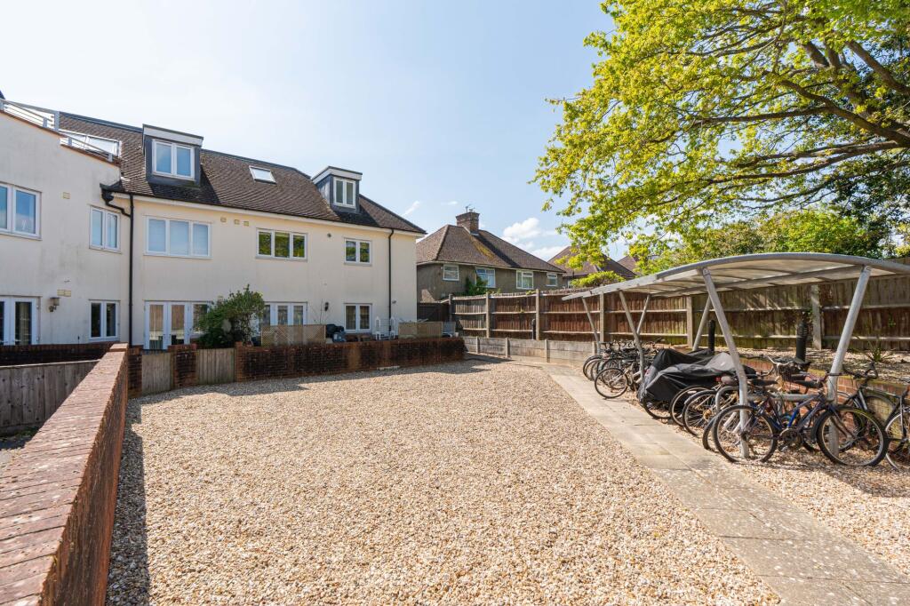 Main image of property: Kelburne Road, Queens Court, OX4