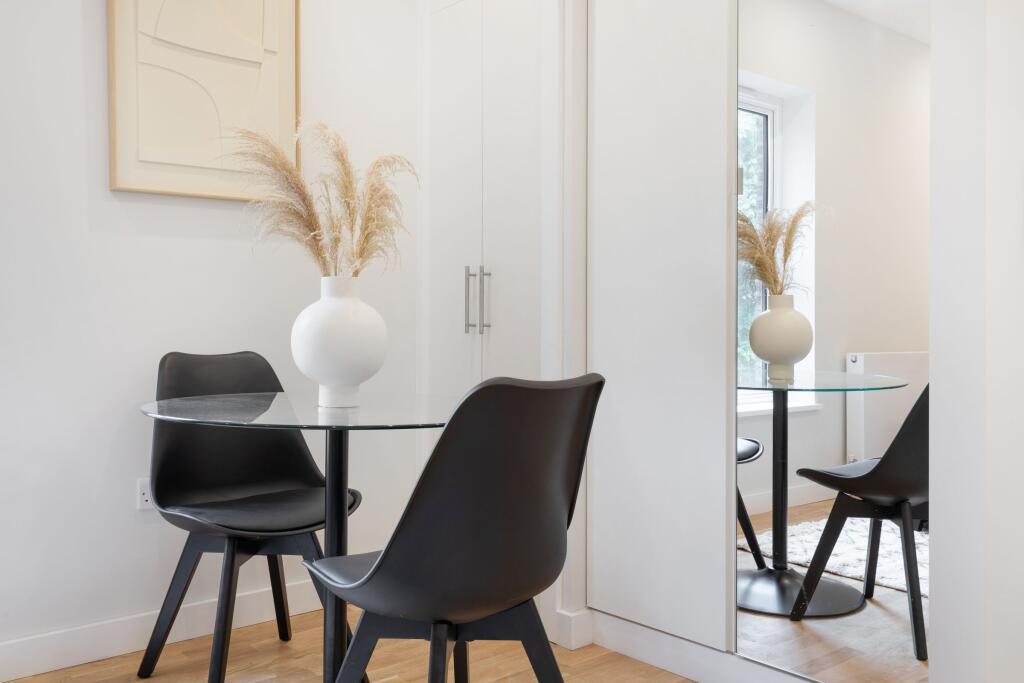 Apartment in Sutton - View 4