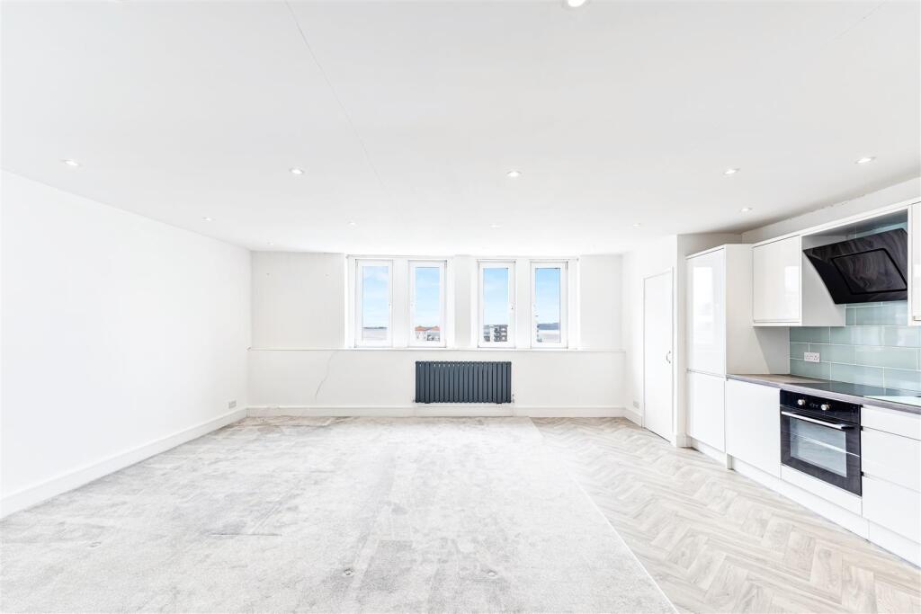 Apartment in Weston-super-Mare, Cliftonville - View 5
