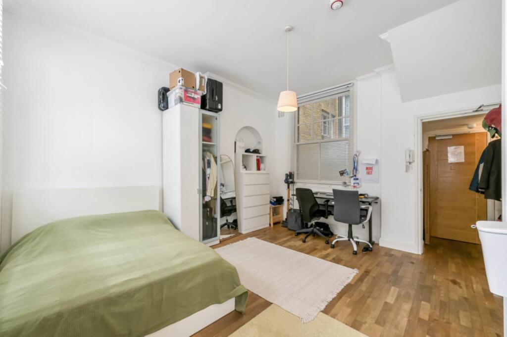 Studio flat for rent