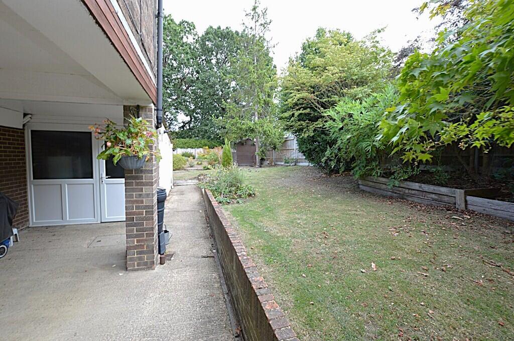 Hillford Place, Redhill photo 3