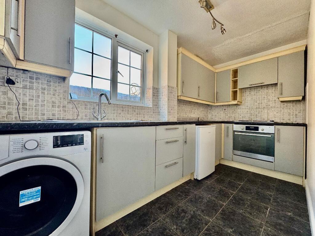 Cheslyn Close, Luton, LU2 photo 2