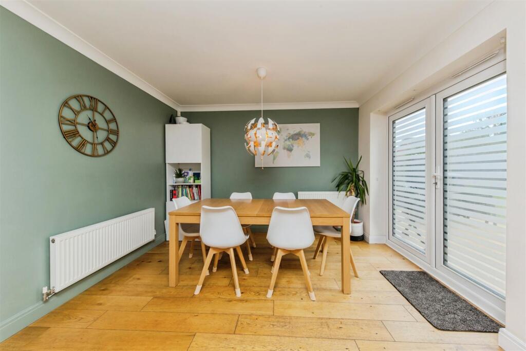 Ellis Close, Shavington, Crewe photo 2