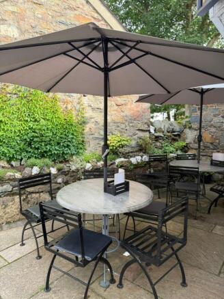 Outdoor Dining (1).jpg