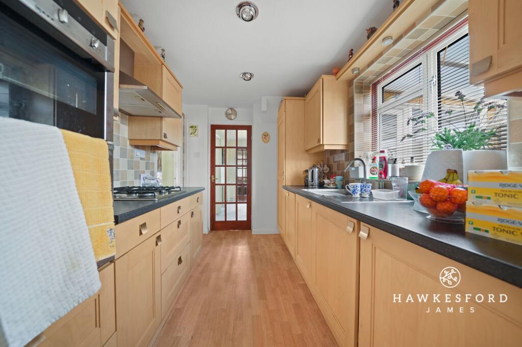 House in Sittingbourne, Grove Park, Chalkwell - More