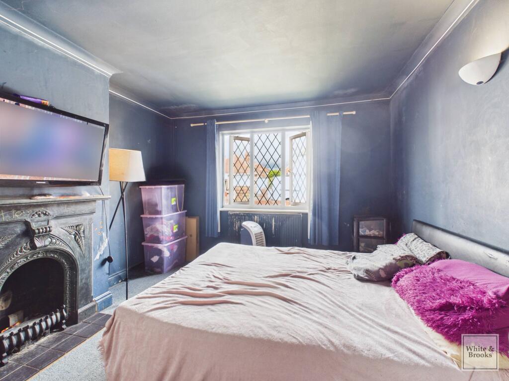 House in Portsmouth - More