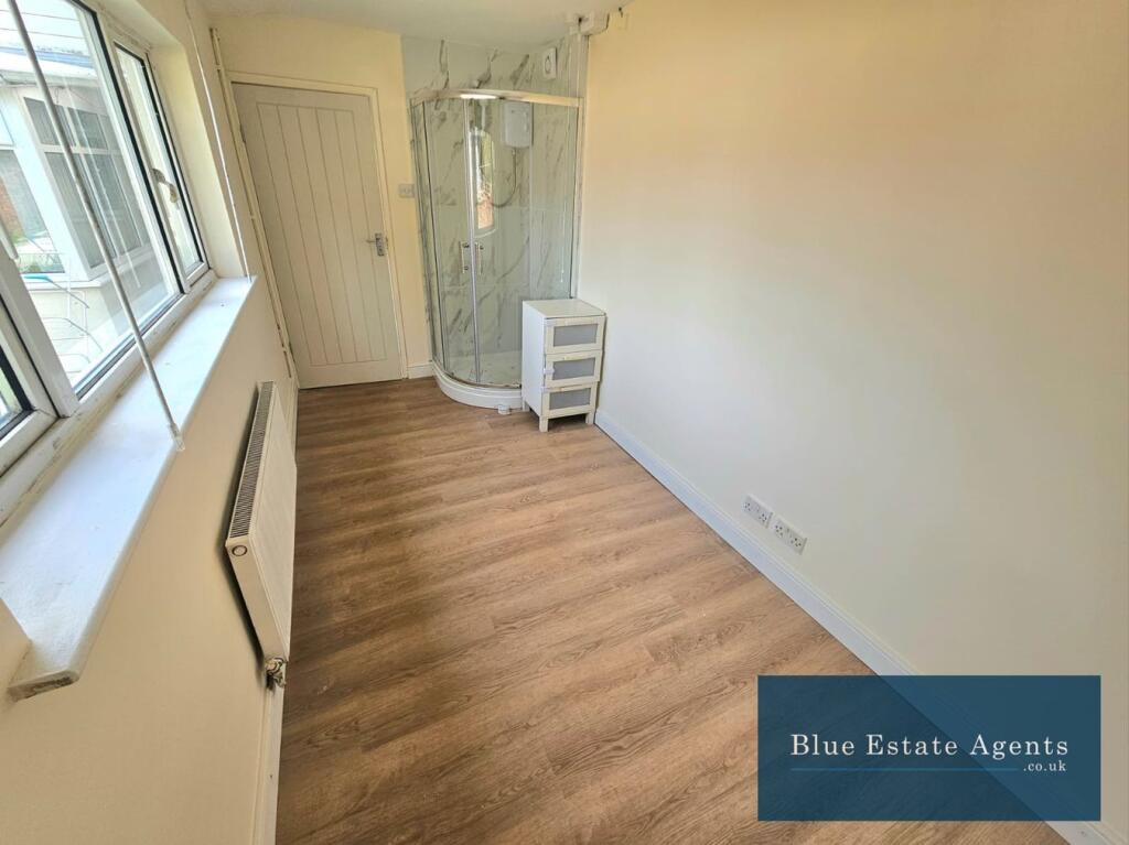 House in Twickenham - View 5