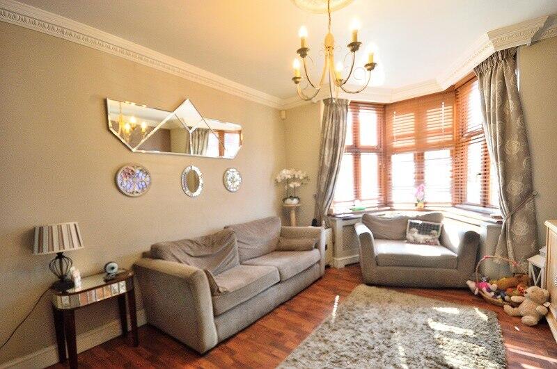 Mitchell Road, Palmers Green, London, N13 photo 2
