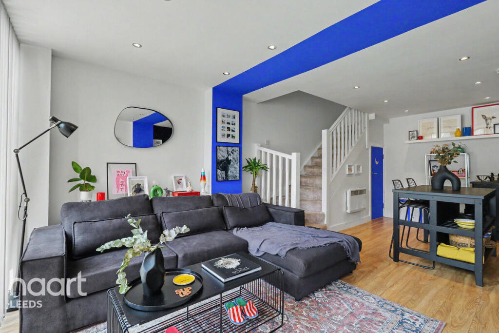 Apartment in Leeds, West Yorkshire - View 2