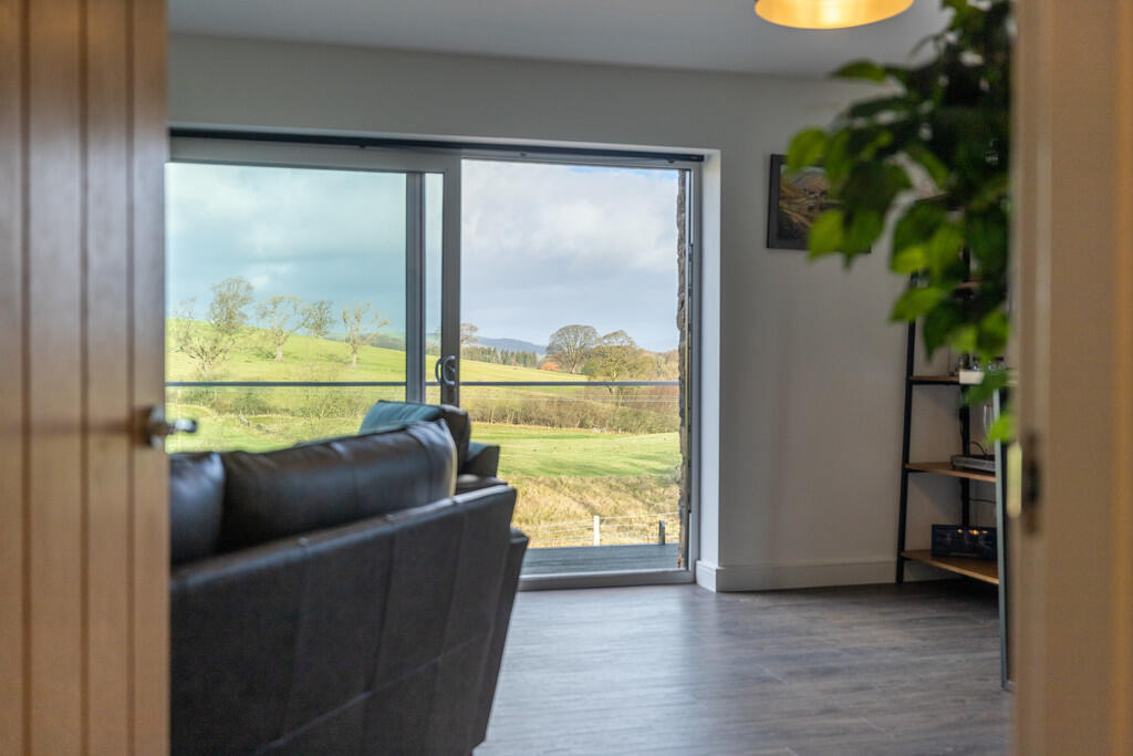 61 Oakfield Park, Kirkby Lonsdale, LA6 2FQ  photo 3