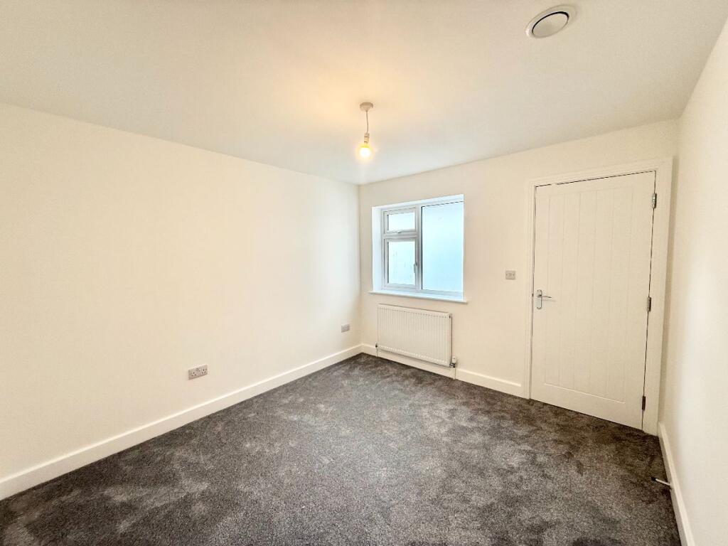 Apartment in Southend-on-Sea - View 3