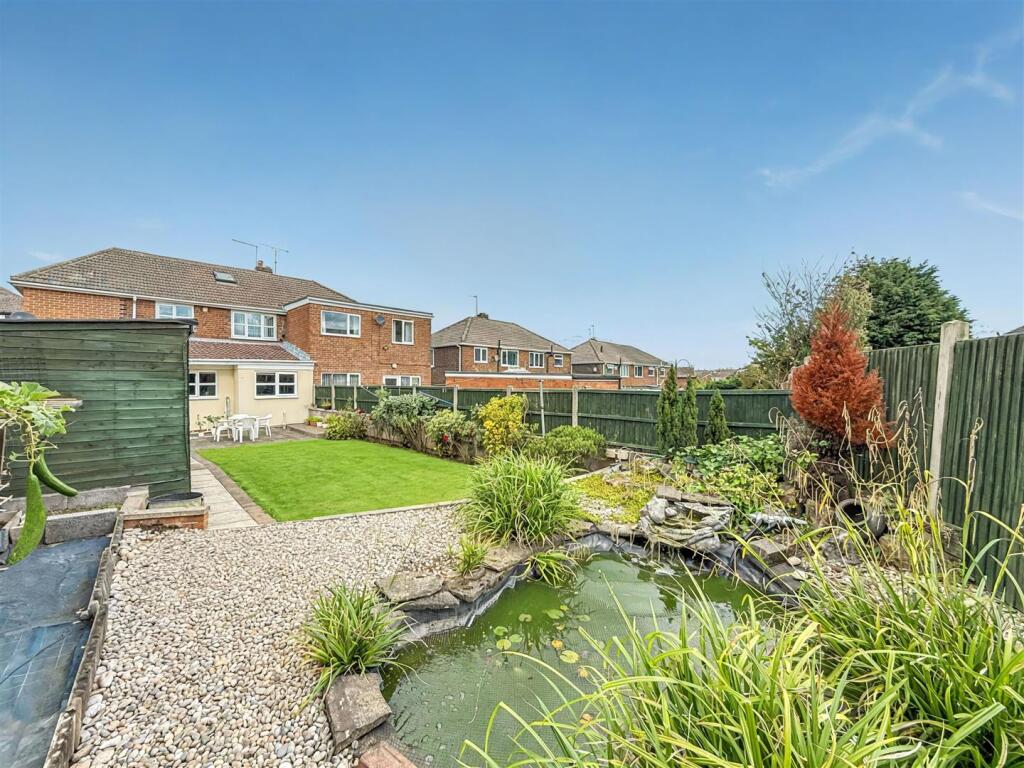 Eastfield Drive, Pontefract photo 4