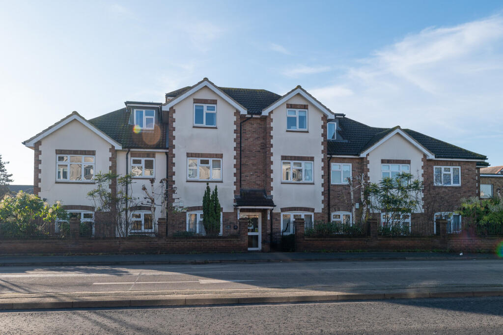 Main image of property: London Road, Benfleet, SS7 2