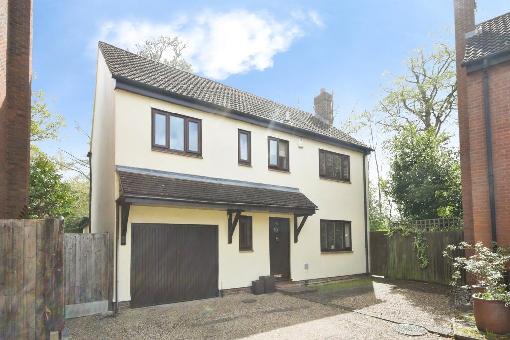 Main image of property: Fearns Mead, Warley, Brentwood