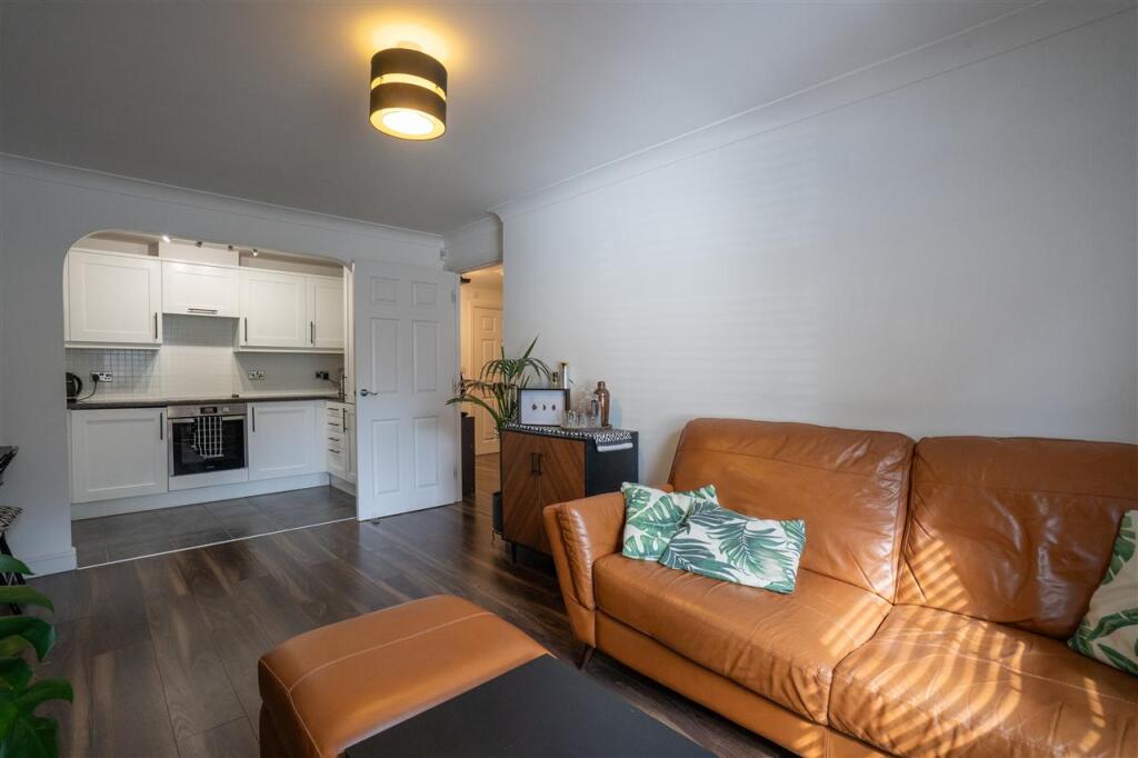 Apartment in Birmingham, Acocks Green - View 3