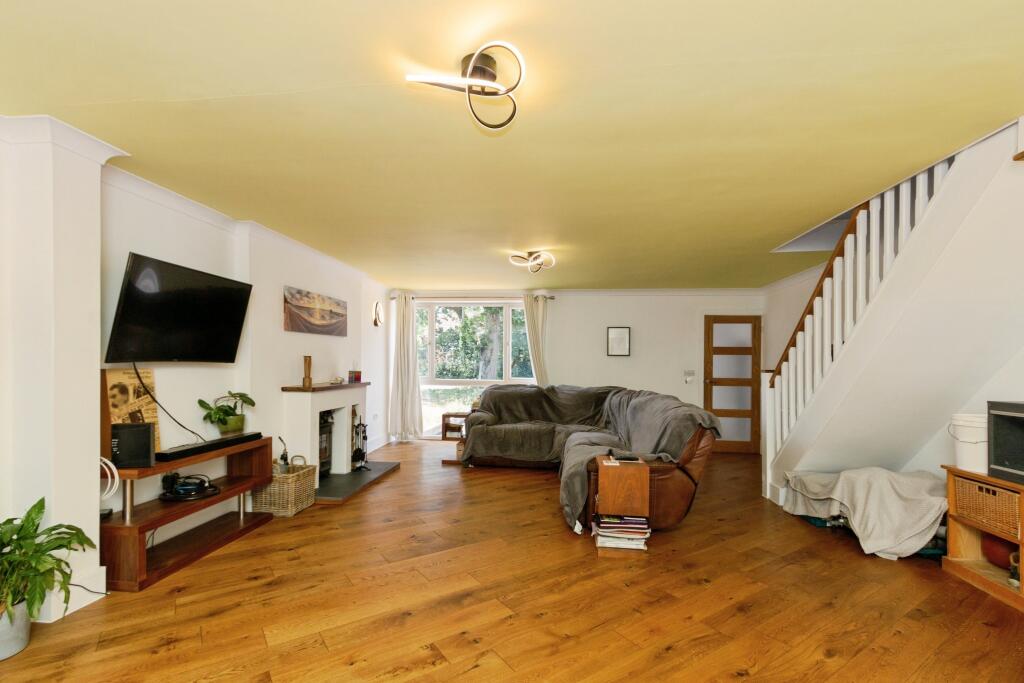 House in Blackwater, Darby Green, Yateley - View 5