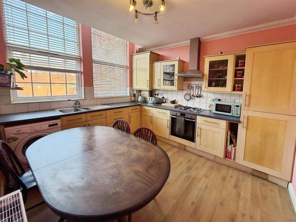 Apartment in Kettering, Avondale - View 4