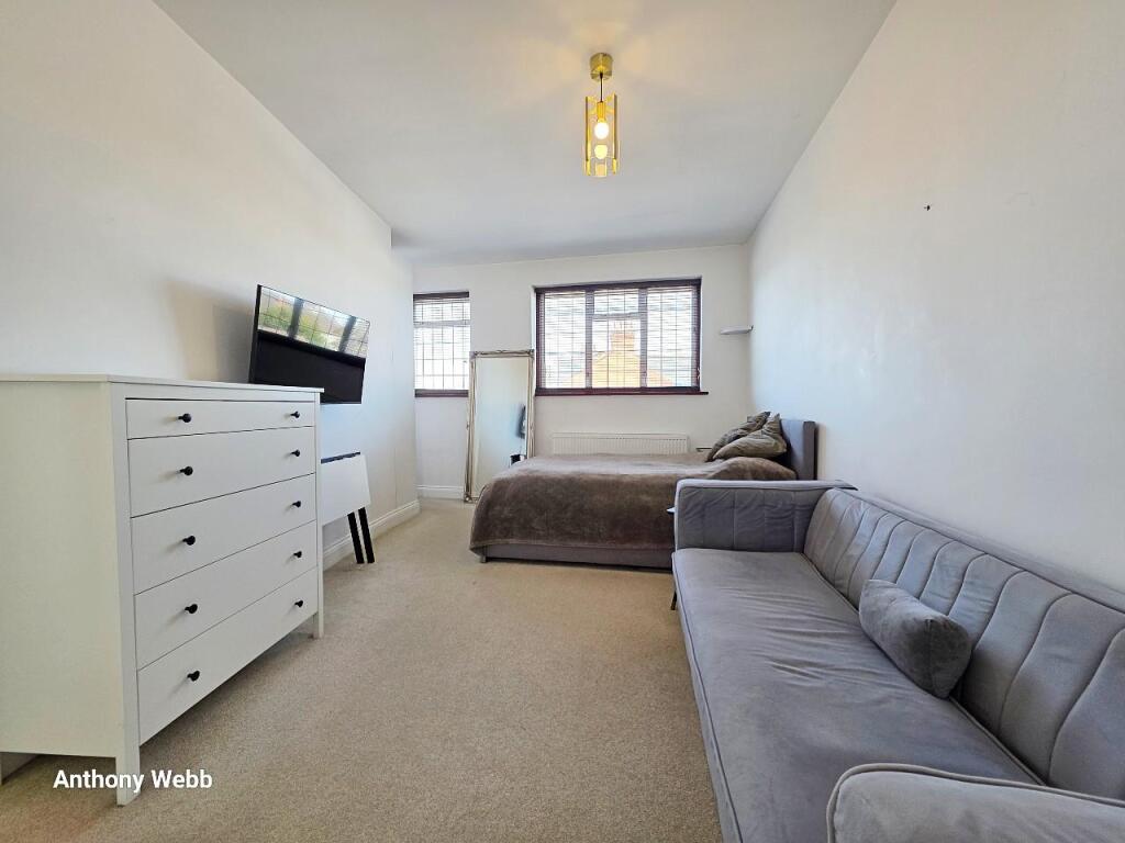 Main image of property: Wolves Lane, Wood Green, N22