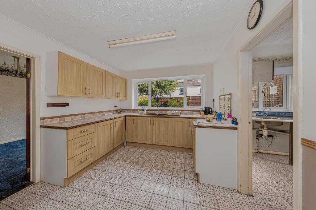 House in Stoke-on-Trent, Dresden - More