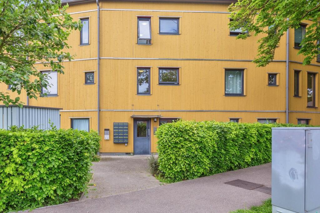 Main image of property: The Serpentine, Aylesbury, HP19