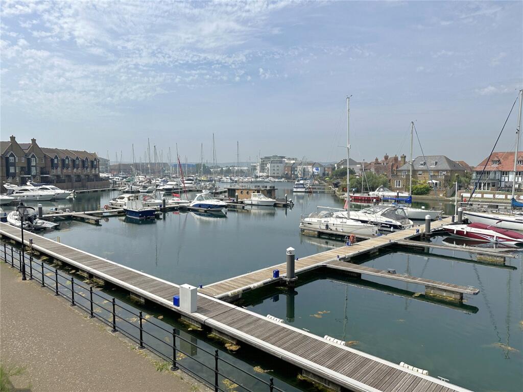 Apartment in Eastbourne, Port Moresby Place, Sovereign Harbour - View 3