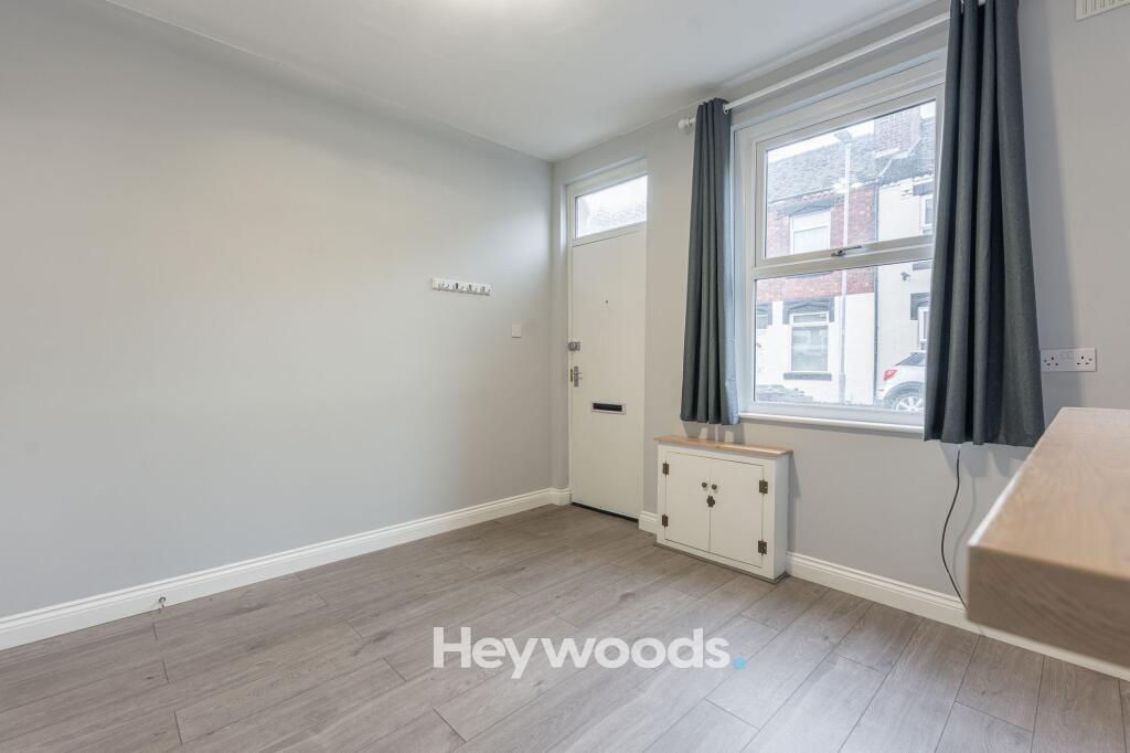 House in Stoke-on-Trent, Shelton - More