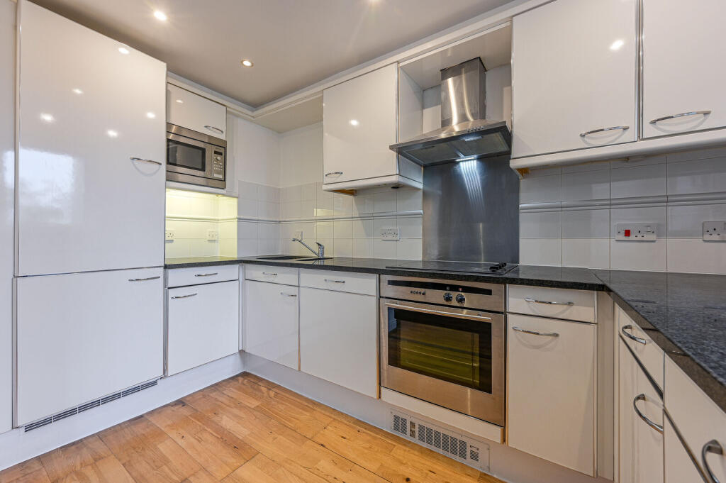 Apartment in London - View 5