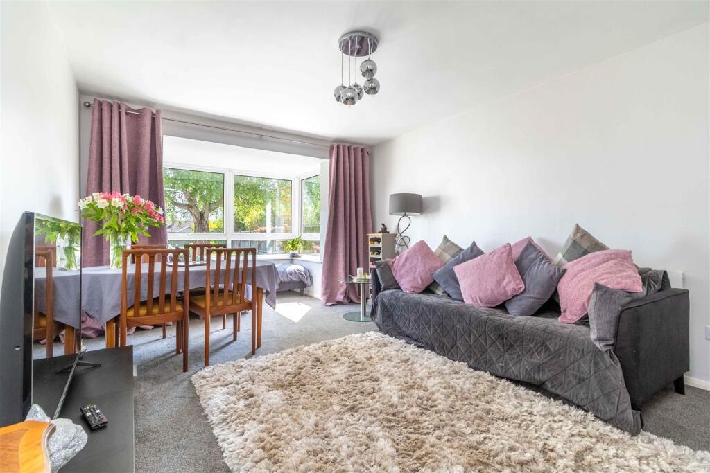 Hawthorn Gardens, Worthing photo 3