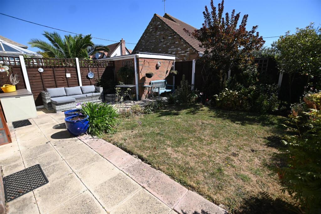 No chain - Handel Road, Canvey Island photo 4