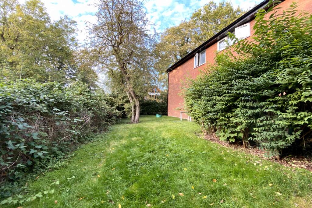 Apartment in Kingston upon Thames - More